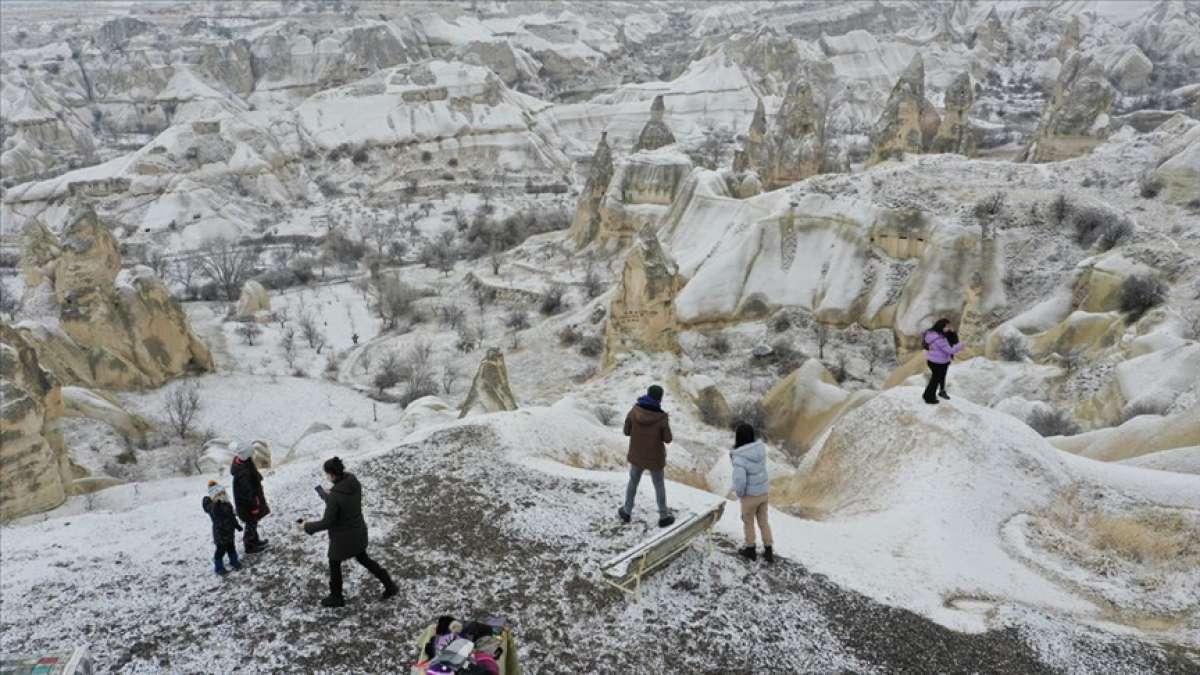 Kapadokya'da 'kar beyaz' güzellik