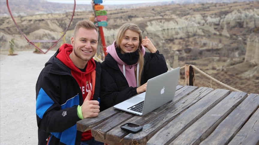 Kapadokya'da Rus turistler AA'nın 'Yılın Fotoğrafları'nı oyladı