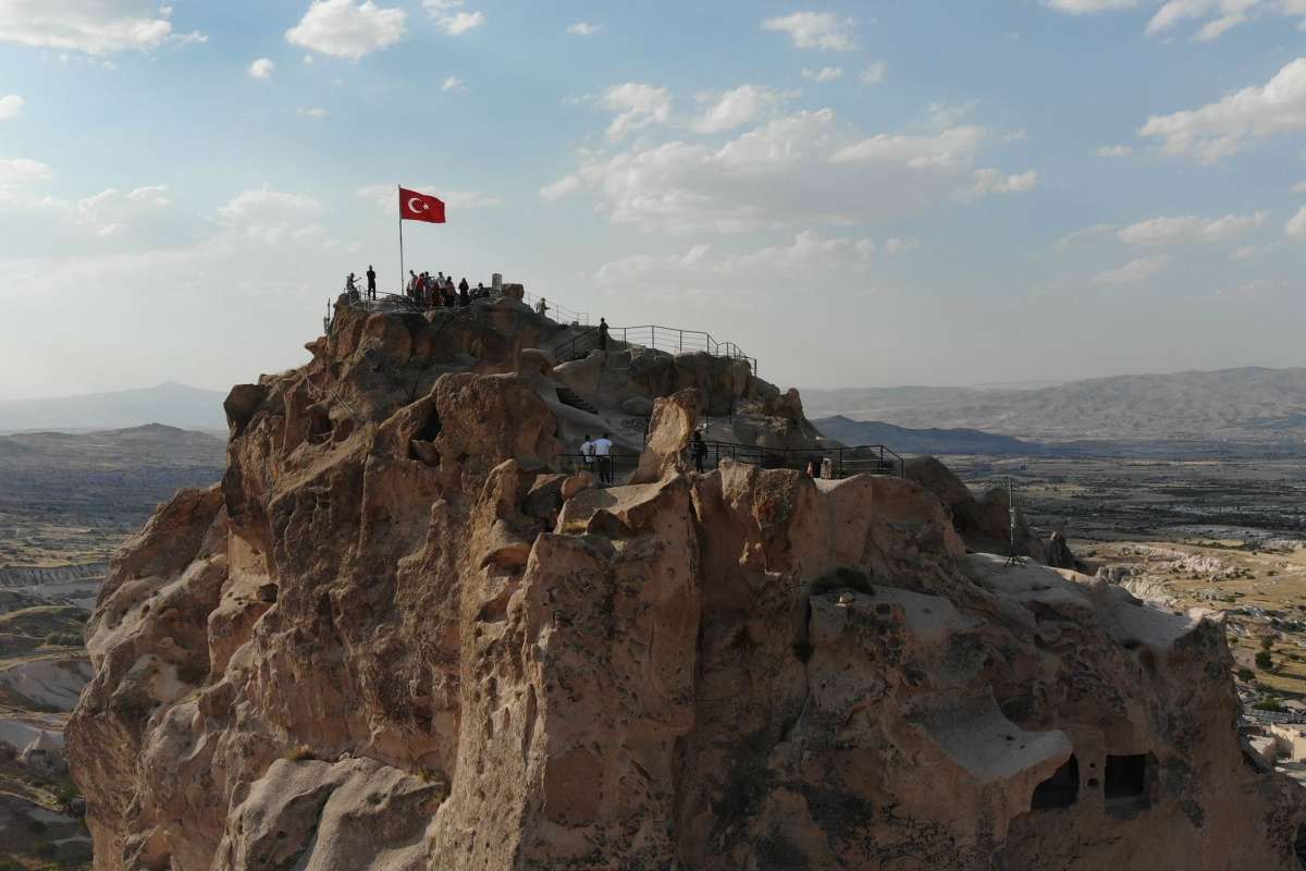 Kapadokya'nın simgelerinden Uçhisar Kalesi yeniden ziyarete açıldı