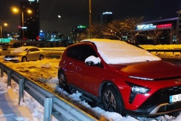 Kar yağışı nedeniyle TEM’de kalan araçlar alınmayı bekliyor
