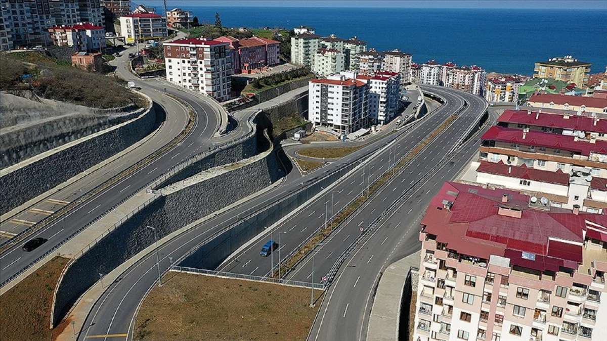 Karadeniz Sahil Yolu'nun Trabzon geçişinde trafiği rahatlatacak projenin yüzde 60'ı tamaml