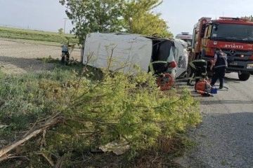 Karaman’da tarım işçilerini taşıyan minibüs devrildi: 16 yaralı