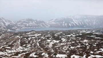 Kardan kapanan Nemrut Krater Gölü'nün yolu bugün açılıyor