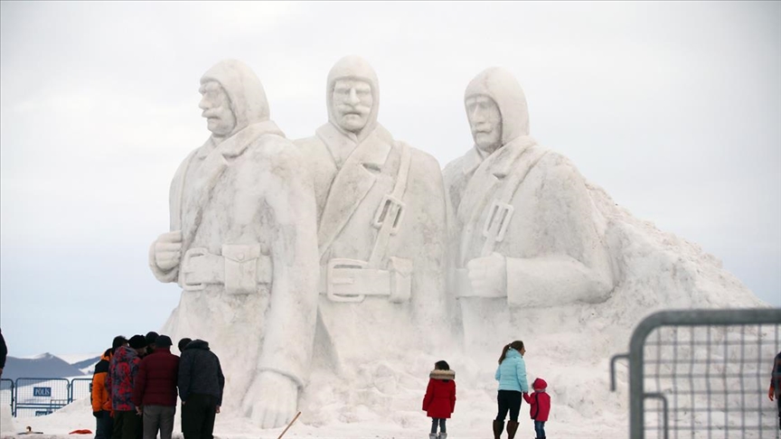 Kardan şehit heykellerinin inşası tamamlandı