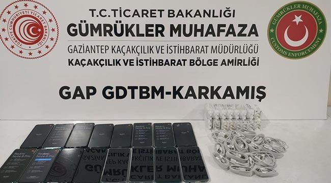 Karkamış'ta bin 200 paket kaçak sigara ve 16 adet cep telefonu ele geçirildi 