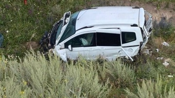 Kars’ta feci kaza: Şarampole devrilen otomobilin sürücüsü öldü!