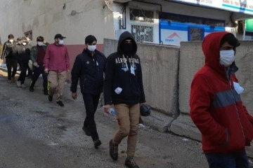 Kars’ta yakalanan 28 düzensiz göçmen sınır dışı edilecek