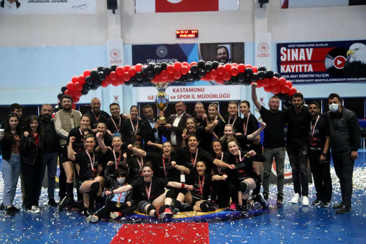 Kastamonu Belediyespor, şampiyonluk kupasına kavuştu