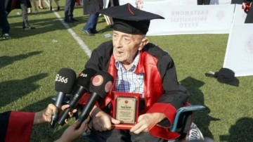 Kastamonu Üniversitesi'nin en yaşlı öğrencileri dereceyle mezun oldu