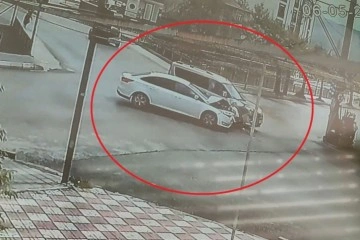 Kastamonu’da hafif ticari araç ile otomobil çarpıştı: 3 yaralı