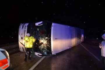 Kastamonu&rsquo;da yolcu otobüsü devrildi: 30 yaralı