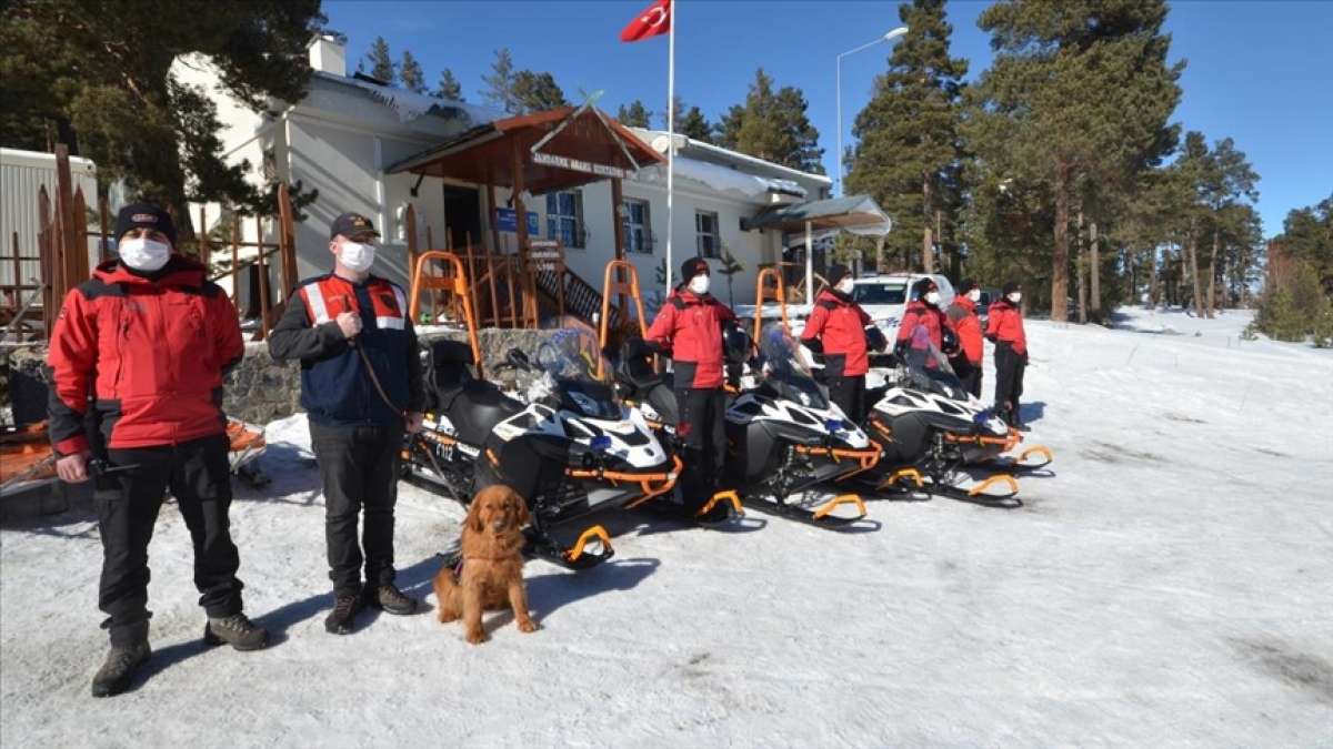 Kayak tatilindeki turistlerin kar motorlu kahramanı: JAK