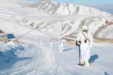 Kayak tutkunlarının güvenliği Mehmetçik'e emanet