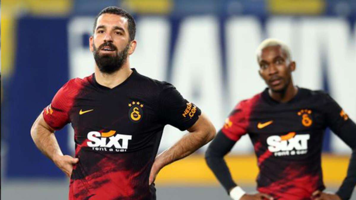 Kaybedilen Ankaragücü maçı sonrası Arda Turan, hakem Halil Umut Meler'i çok sert eleştirdi