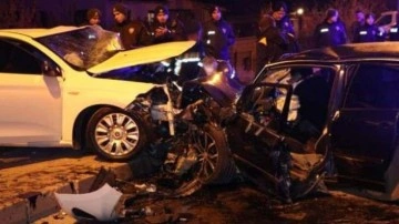 Kayseri'de 2 otomobil kafa kafaya çarpıştı: 2 ölü, 6 yaralı