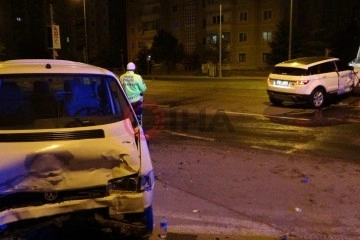 Kayseri'de cip ile ticari araç çarpıştı: 7 yaralı