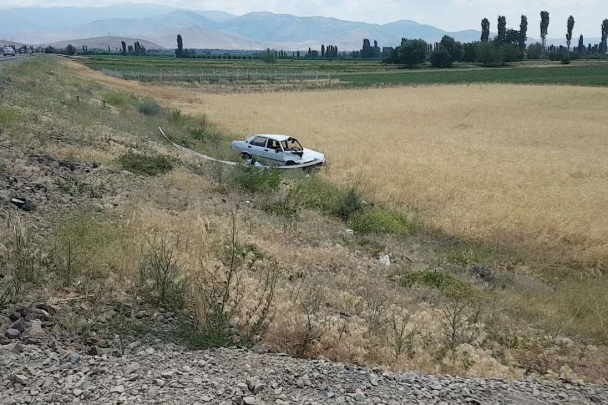 Kayseri'de feci kaza: şarampole devrilen aracın sürücüsü yola fırladı