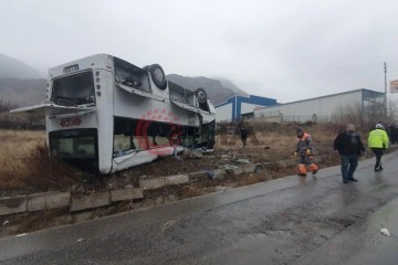 Kayseri'de yoldan çıkan işçi servisi takla attı: 1 ölü 22 yaralı