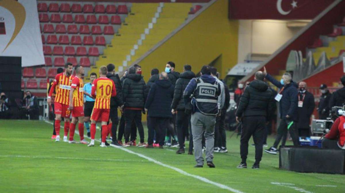 Kayserispor-Galatasaray maçında gerilen ortamı Fatih Terim yatıştırdı