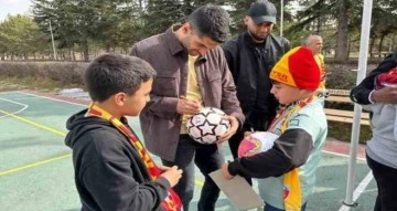 Kayserisporlu futbolculardan depremzede çocuklara ziyaret