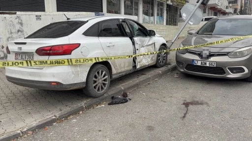 Kaza sonrası savrulan otomobil 4 yaşındaki &ccedil;ocuğa &ccedil;arptı