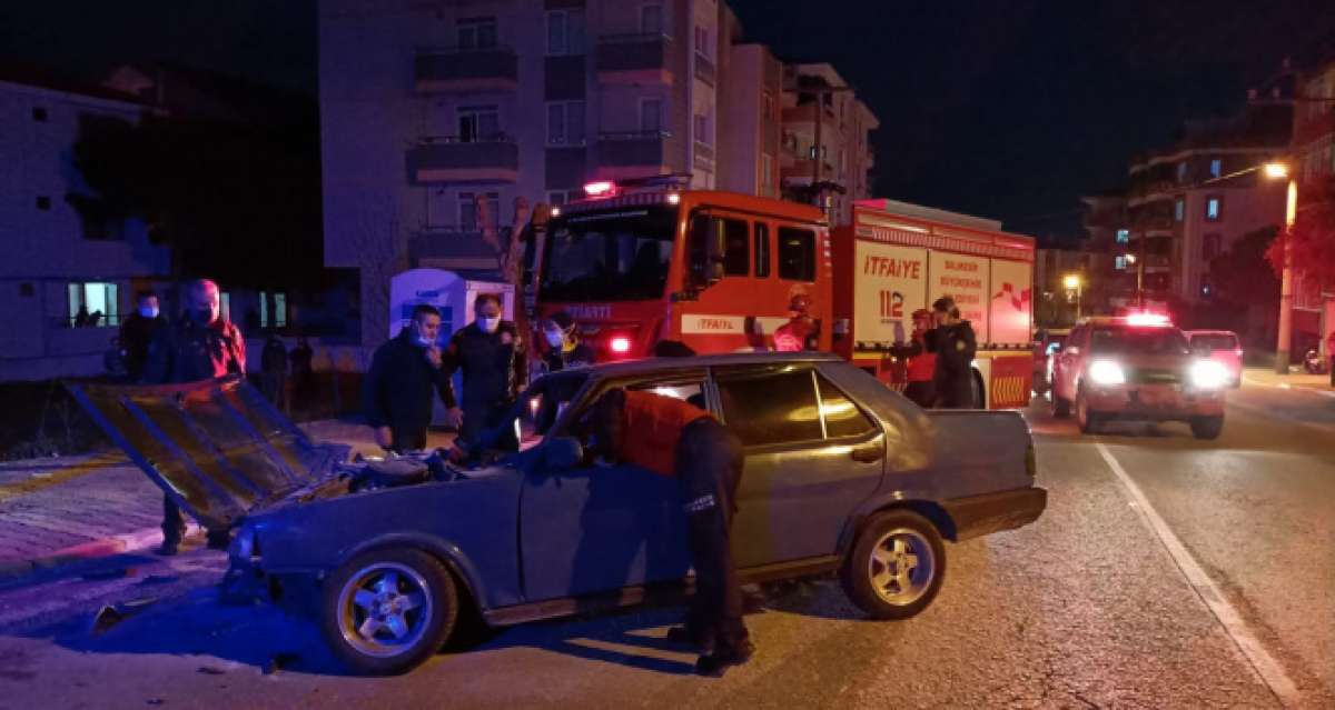 Kaza yapan araç alev aldı, sürücünün imdadına polis yetişti