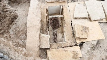 Kazlıçeşme Arkeolojik Kazı Alanı'nda lahit ve sandık tipi mezar bulundu