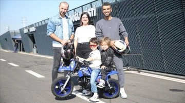 Kenan Sofuoğlu, motosikleti çalınan çocuğa oğlu Zayn'ın motosikletini hediye etti