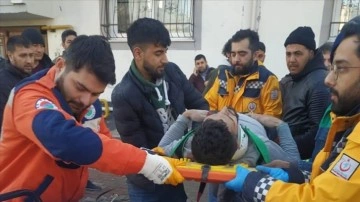 Kepez Belediyesi ekipleri Osmaniye'de 30 saat sonra 4 kişilik aileyi enkazdan sağ çıkardı