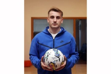 Kerem Akt&uuml;rkoğlu, hat-trick yaptığı ma&ccedil;taki topu depremzedeler i&ccedil;in bağışladı