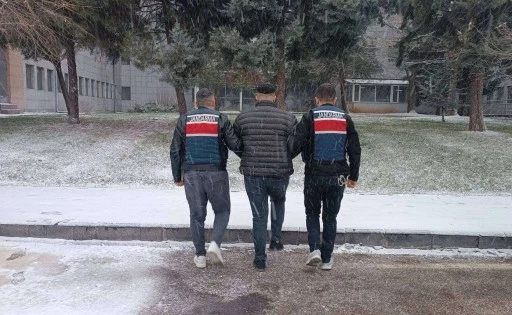 Kesinleşmiş 10'ar yıl cezayla aranan 2 şahıs yakalandı