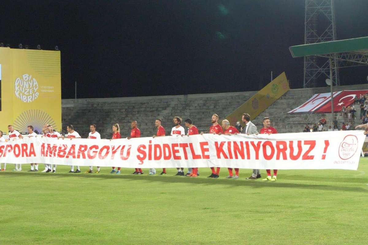 Kıbrıs'ta şöhretler maçında dünyaya mesaj: 'Sporda ambargoya hayır'