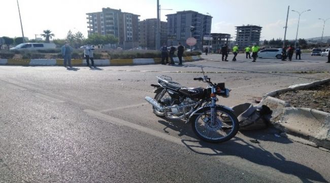 Kilis'te motosiklet traktöre çarptı: 1 ölü, 2 yaralı