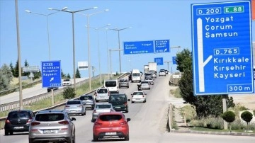 "Kilit kavşak" Kırıkkale'de bayram öncesi trafik yoğunluğu sürüyor