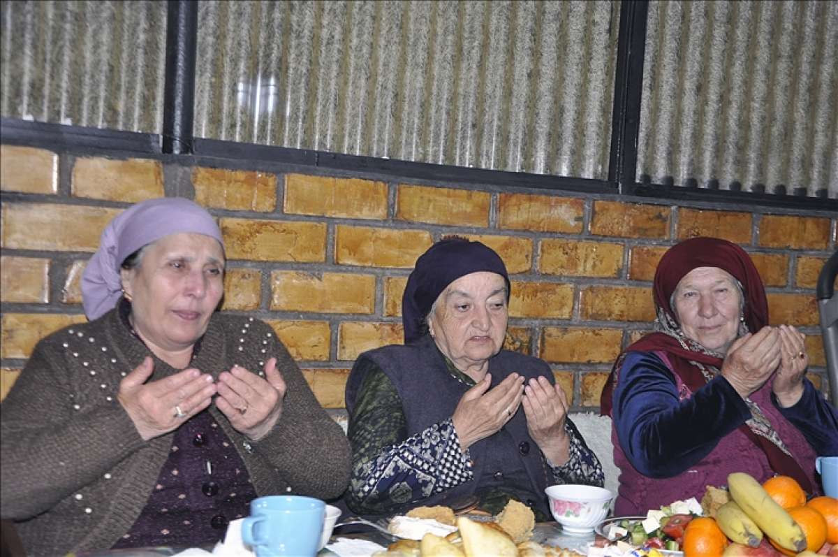 Kırgızistan'daki Ahıska Türkleri ramazanda toplu iftar geleneğini yaşatmaya devam ediyor