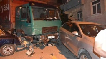 Kırıkkale'de freni boşalan kamyon park halindeki 9 araca çarptı
