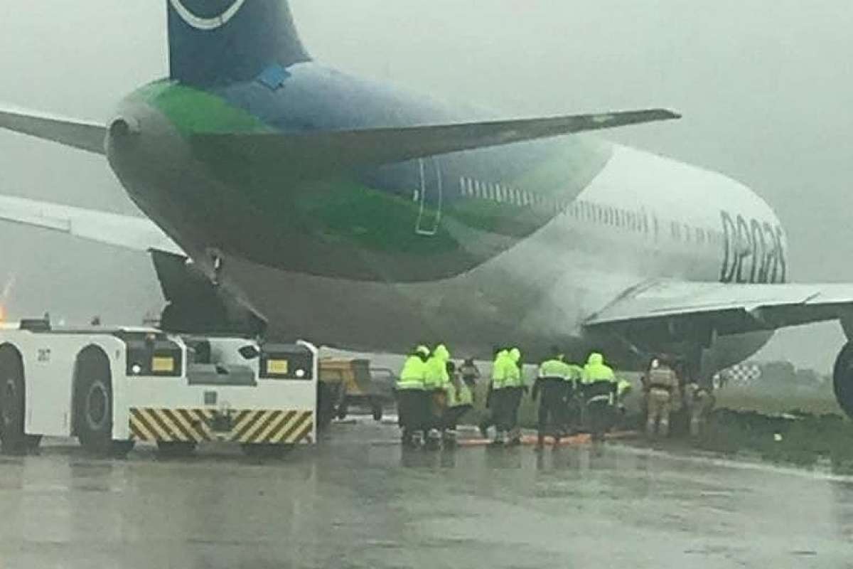 Kırım'da yolcu uçağı pistten çıktı