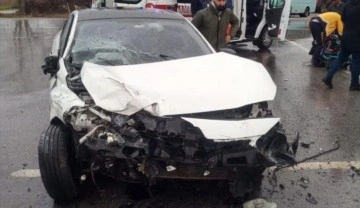 Kırklareli'nde işçi servisi ile otomobil çarpıştı: 6 kişi yaralandı