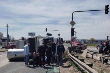 Kırmızı ışık ihlalinin getirdiği kaza kamerada