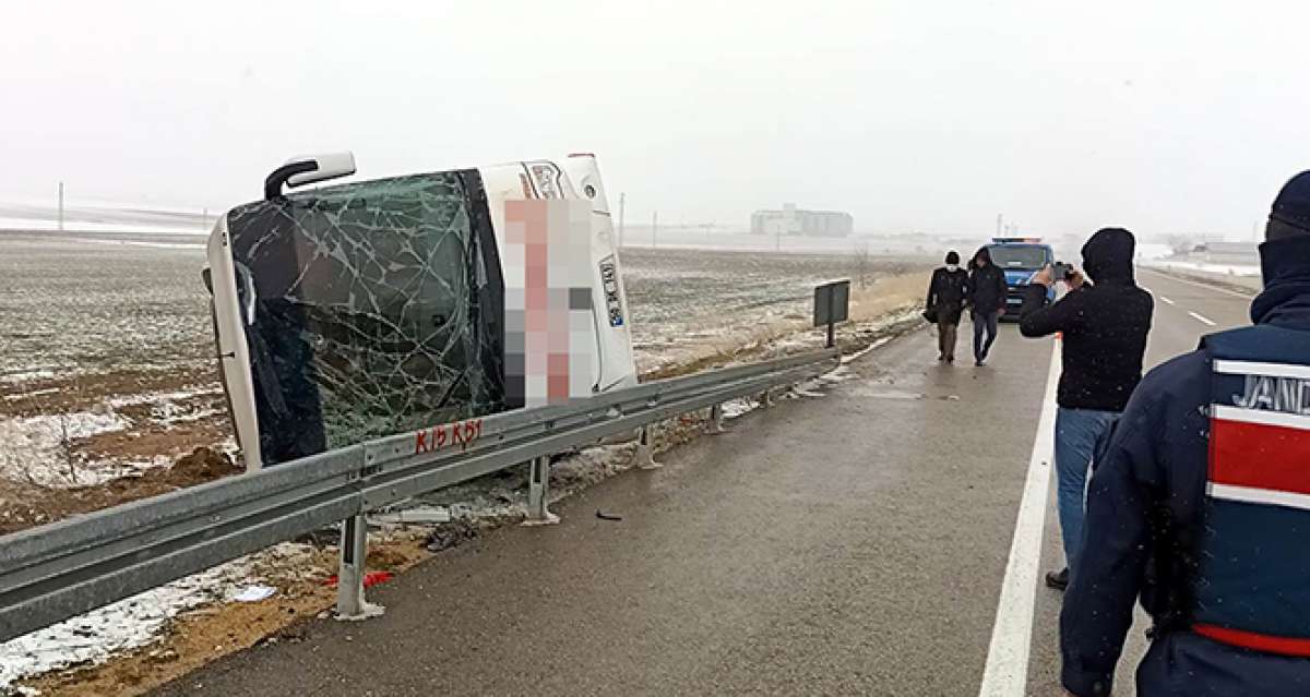 Kırşehir'de yolcu otobüsü devrildi: 14 yaralı
