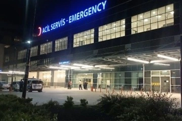 Kız arkadaşını eve kabul etmeyen annesini darp ederek hastanelik etti