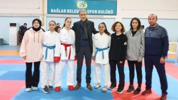 Kız karate takımı 4 altın madalya ile rekor kırdı, Diyarbakır...