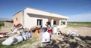 Kızılay ekibi, Silopi’de mağdur ailenin evini baştan onardı