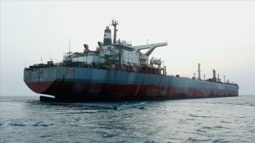 Kızıldeniz'de tehlike oluşturan tankerdeki petrolün yüzde 60'ı boşaltıldı