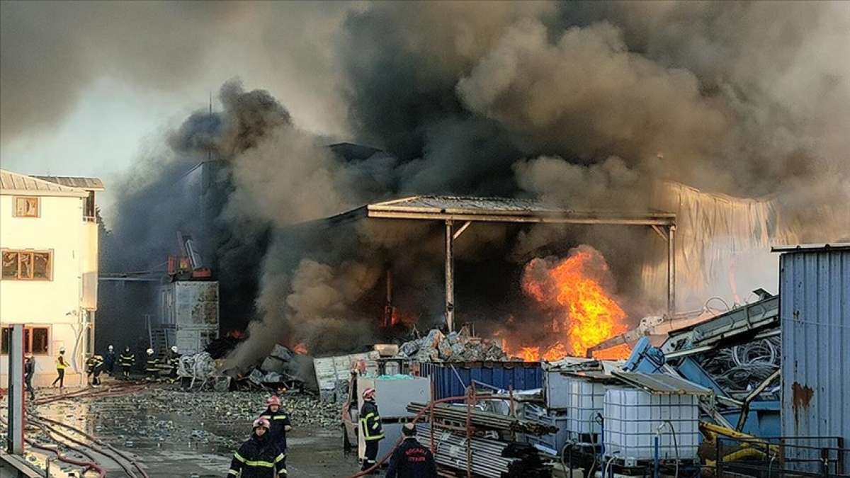 Kocaeli'de fabrika yangını: 2 yaralı