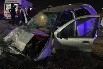 Kocaeli’de iki otomobil kafa kafaya çarpıştı: 5 yaralı