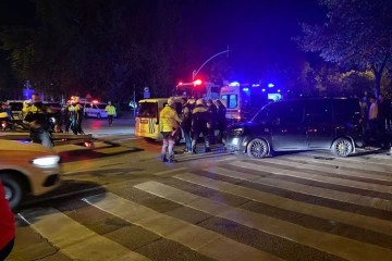 Kocaeli'de polis arabası ile hafif ticari araç çarpıştı: 2’si polis 5 yaralı