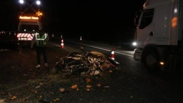 Kocaeli'de tıra çarpan otomobil 70 metre sürüklendi: 3 ölü