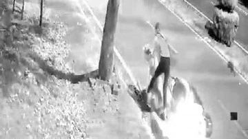 Kocasıyla yasak aşk yaşayan kadının kafasını asfalta vura vura dövdü