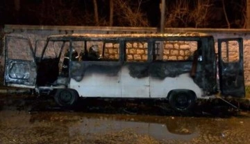 Köfteci olarak kullanılan minibüs yandı: Aracım kundaklandılar!